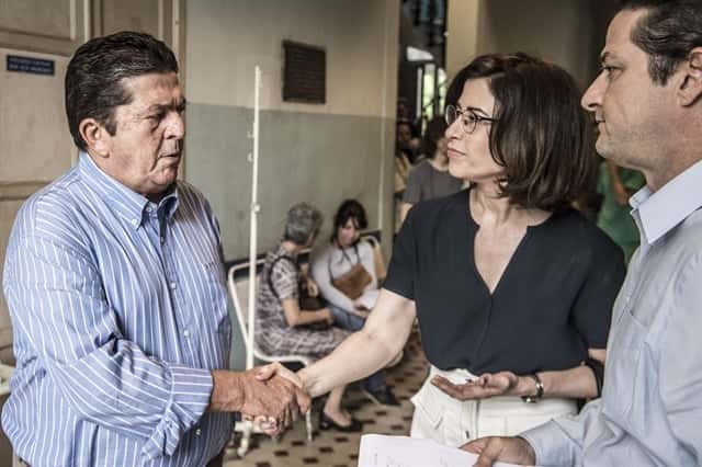 Samuel (Stepan Nercessian), Renata (Fernanda Torres) e Roberto (Marcelo Serrado) em Sob Pressão (Foto: Globo/Mauricio Fidalgo)