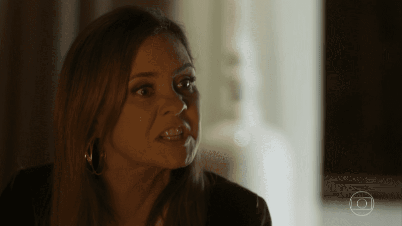 Laureta (Adriana Esteves) em cena de Segundo Sol; atriz está de volta em Amor de Mãe (Foto: Reprodução/Globo)