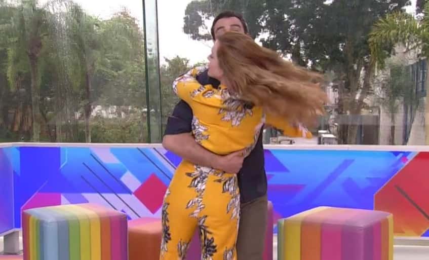 Sophia Abrahão comemorou a mudança no Vìdeo Show (Foto: Reprodução)