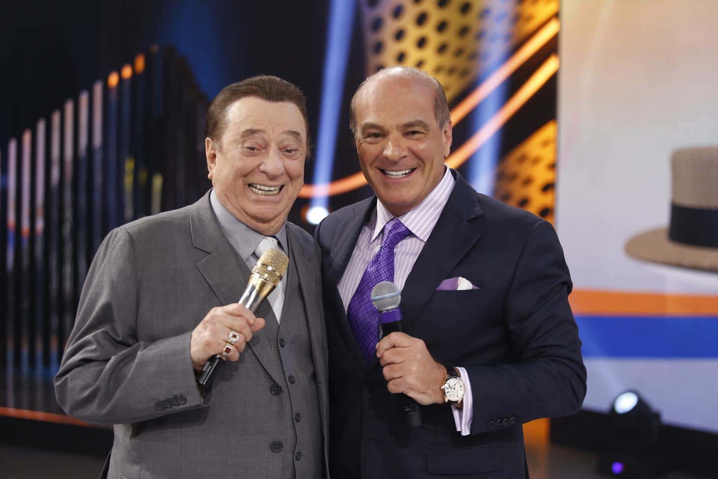 Raul Gil e Marcelo de Carvalho no quadro do "Chapéu" (Foto: Divulgação SBT)