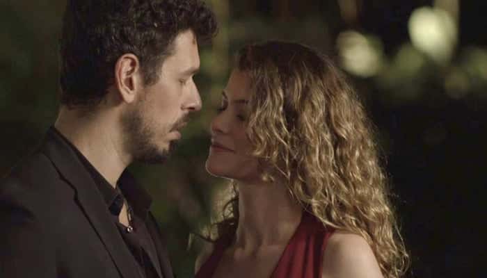 Alain (João Vicente de Castro) e Isabel (Alinne Moraes) em Espelho da Vida (Foto: Reprodução/Globo)