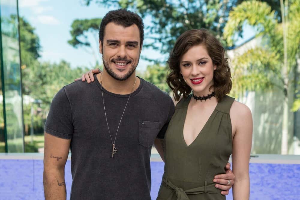 Joaquim Lopes e Sophia Abrahão no comando do Vídeo Show (Foto: Artur Meninea/Globo)