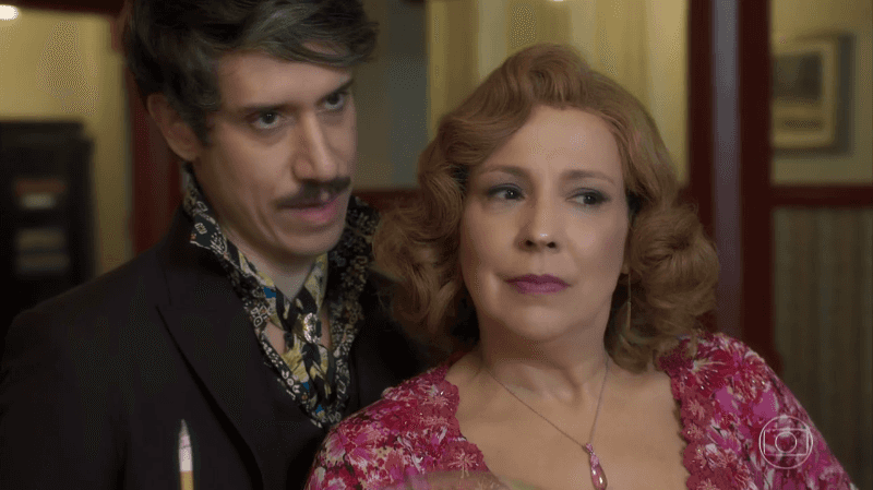 Ondina (Ana Beatriz Nogueira) e Adamastor (Theodoro Cochrane) em O Sétimo Guardião (Foto: Reprodução/Globo)