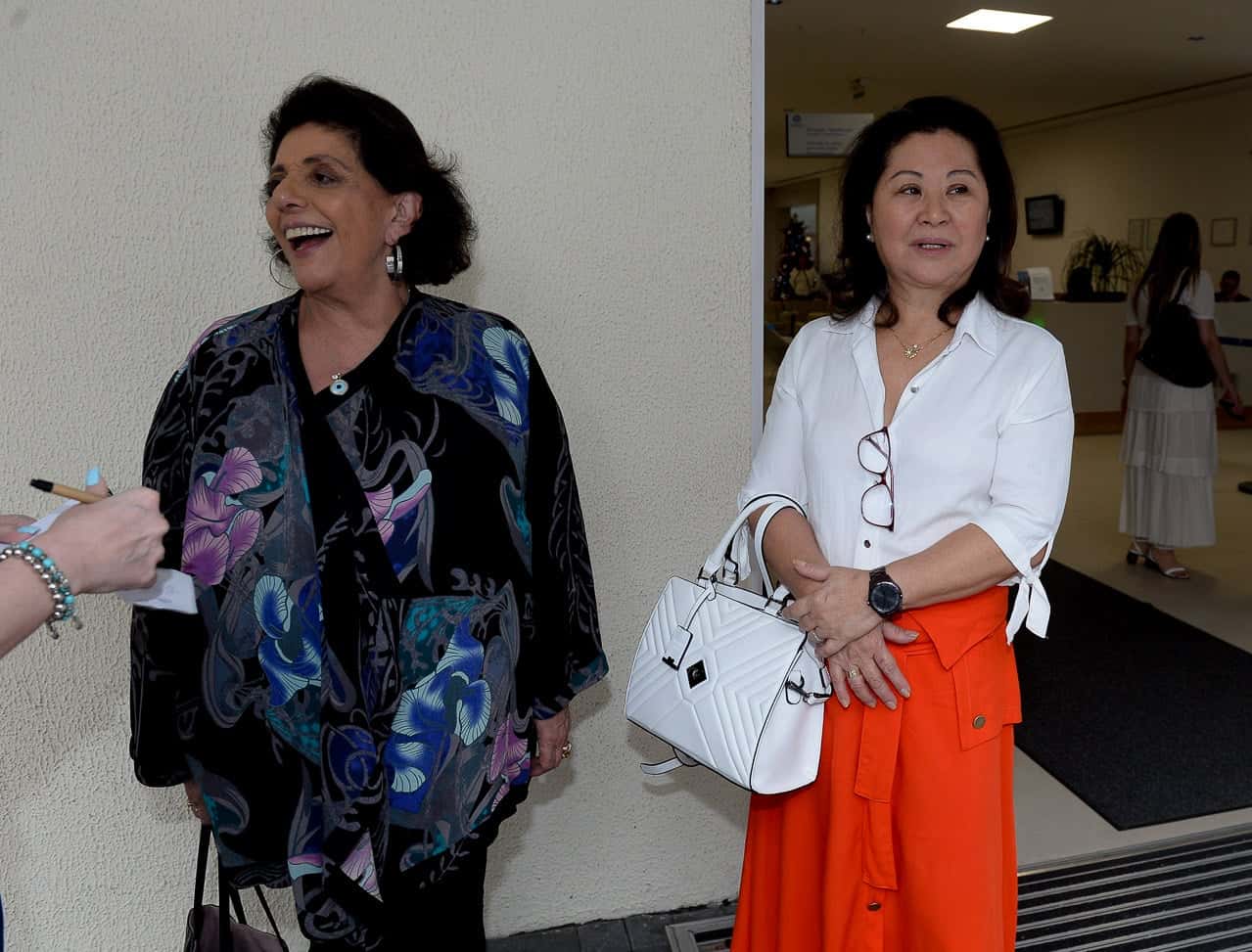 Kika Sato e Leda Nagle, mãe e sogra de Sabrina Sato, na maternidade (Foto: Ag.News)