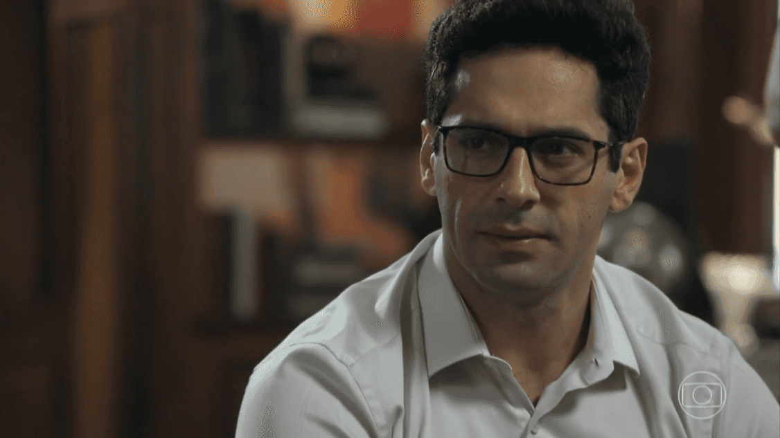 Lúcio (João Baldasserini) em O Tempo Não Para (Foto: Reprodução/Globo)
