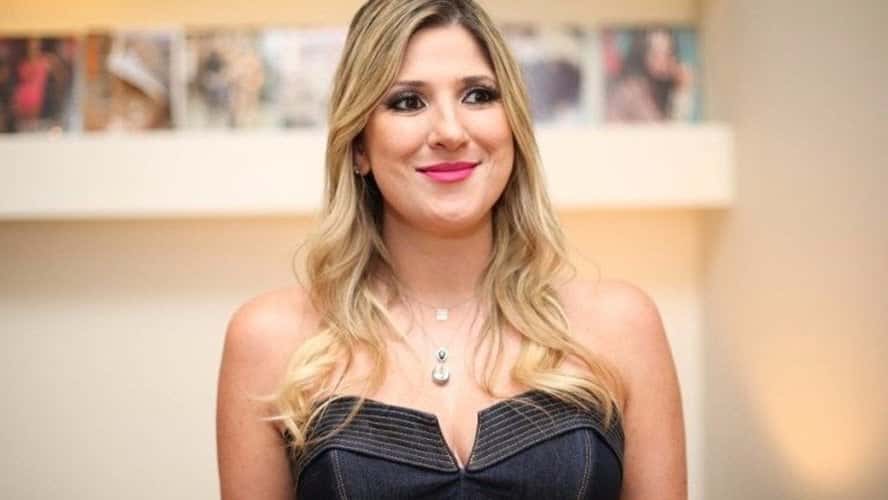 Dani Calabresa ainda não parou de usar o sobrenome do ex, Marcelo Adnet. (Foto: Divulgação)