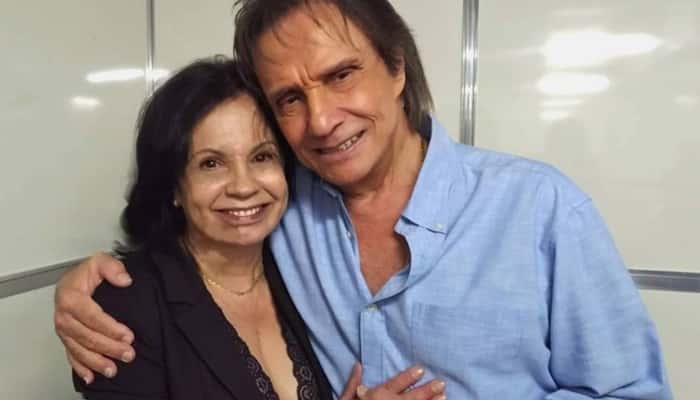 Isolda Bourdot ao lado de Roberto Carlos (Foto: Reprodução/Facebook)