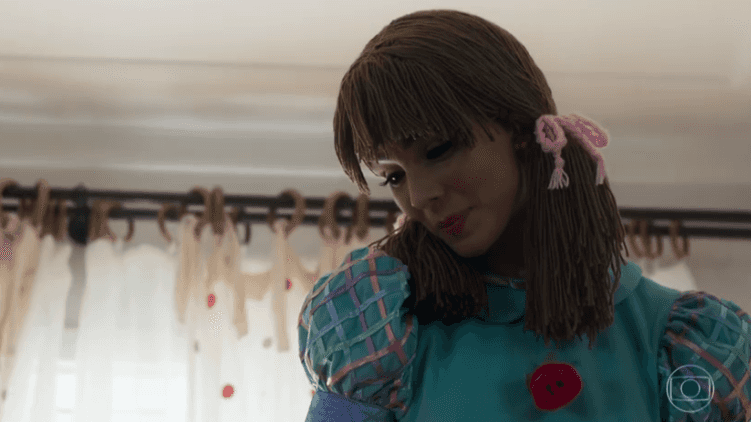 Miriam Freeland apareceu como boneca em Malhação - Vidas Brasileiras. (Foto: Reprodução/Globo)
