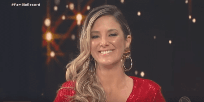 A apresentadora no especial Família Record 2018. (Foto: Reprodução)