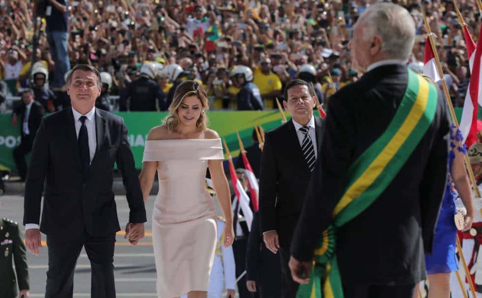 http://tvfoco.uai.com.br/wp-content/uploads/2015/05/Daniela-Mercury.jpg