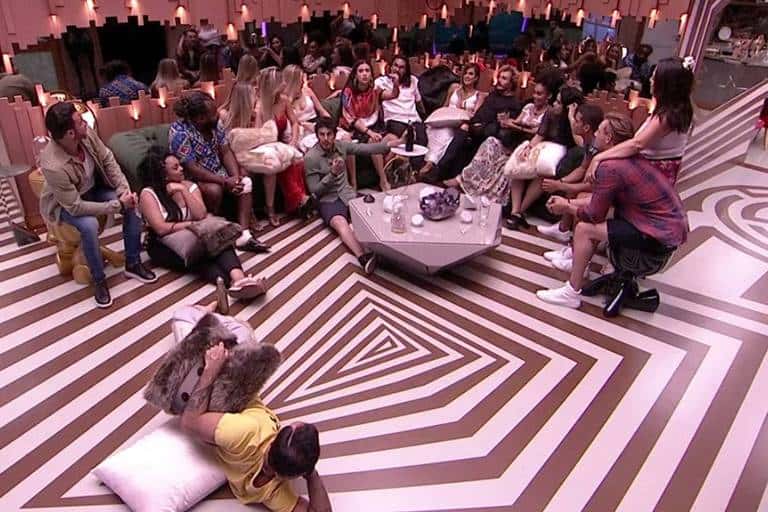 http://tvfoco.uai.com.br/wp-content/uploads/2015/05/Daniela-Mercury.jpg
