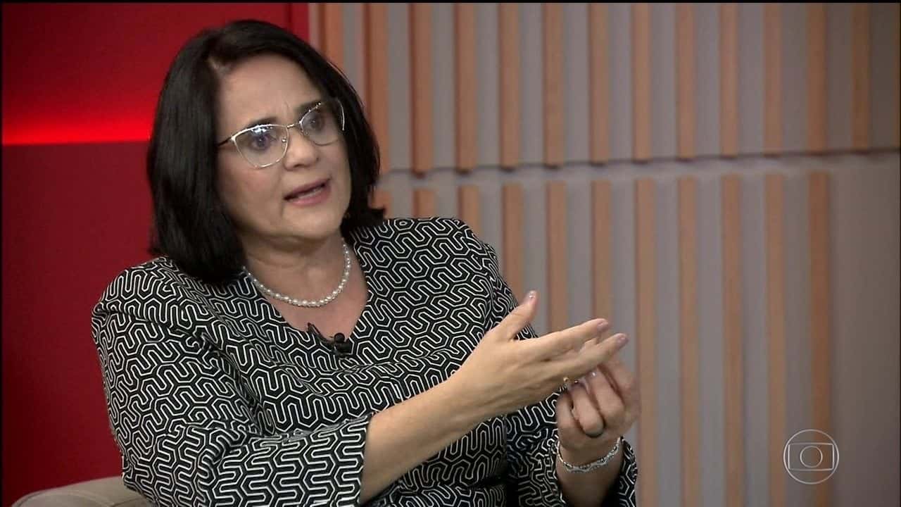 A ministra Damares Alves foi tema de reportagem do Fantástico (Foto: Reprodução)