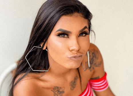A cantora de funk negou que tenha colocado silicone no bumbum. (Foto: Reprodução/Instagram)