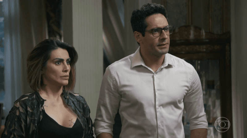 Betina (Cleo Pires) e Lúcio (João Baldasserini) em O Tempo Não Para (Foto: Reprodução/Globo)