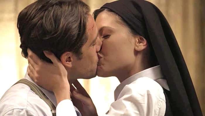 Danilo (Rafael Cardoso) e Julia (Vitoria Strada) em Espelho da Vida (Foto: Reprodução/Globo)