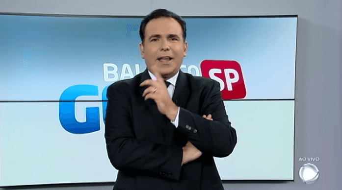 O apresentador Reinaldo Gottino questionou Fabíola Reipert sobre maternidade. (Foto: Reprodução)