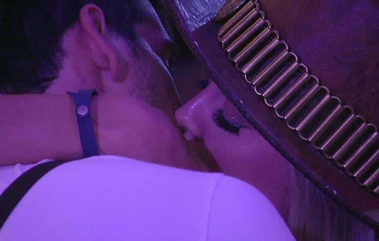 http://tvfoco.uai.com.br/wp-content/uploads/2015/05/Daniela-Mercury.jpg
