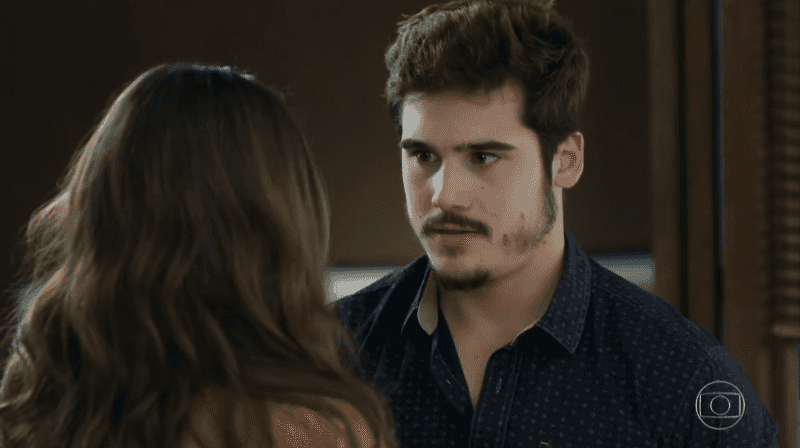 Samuca (Nicolas Prattes) e Marocas (Juliana Paiva) em O Tempo Não Para (Foto: Reprodução/Globo)