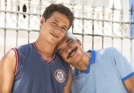 Santiago e o pai, que não gostou de saber que tem um filho gay em Malhação - Vidas Brasileiras. (Foto: Divulgação/Globo)