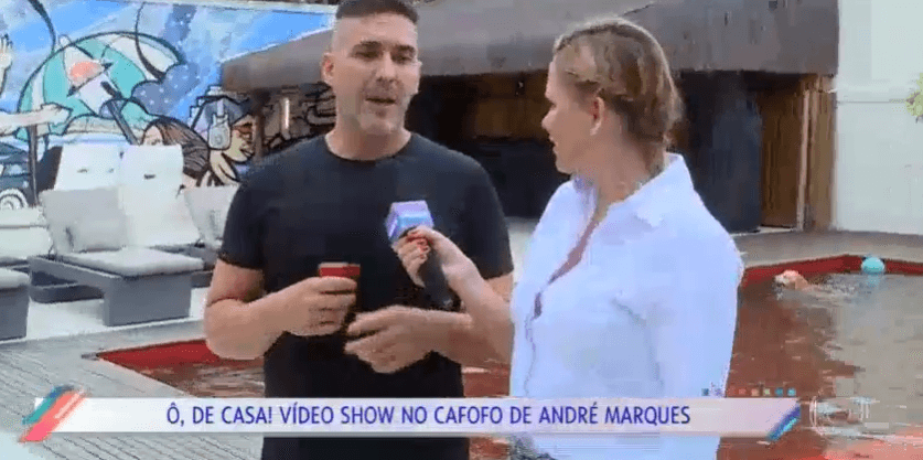 O apresentador André Marques mostra casa luxuosa. (Foto: Reprodução)