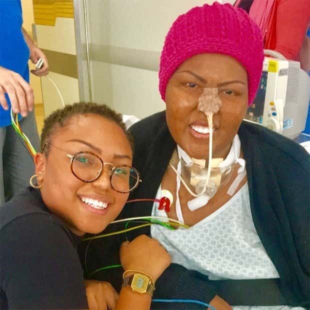 Talita Cipriano ao lado da mãe, Deise Cipriano no hospital (Foto: Reprodução/ Instagram)