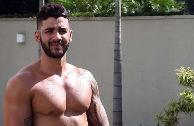 Gusttavo Lima passa fome após show e devora uma pizza inteira (Foto: Instagram / Reprodução)