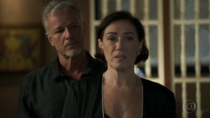 Sampaio (Marcello Novaes) e Valentina (Lília Cabral) em O Sétimo Guardião (Foto: Reprodução/Globo)
