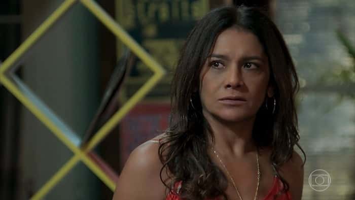 Janaína (Dira Paes) em cena de Verão 90 (Foto: Reprodução/Globo)