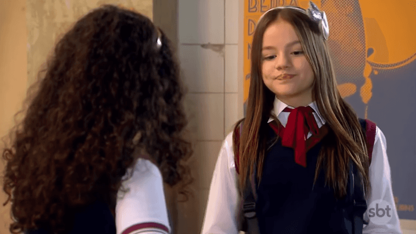 Filipa (Bela Fernandes) em As Aventuras de Poliana, novela infantil do SBT (Foto: Reprodução/SBT)