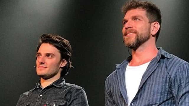 Hugo Bonemer e o namorado Conrado Helt (Foto: Reprodução)