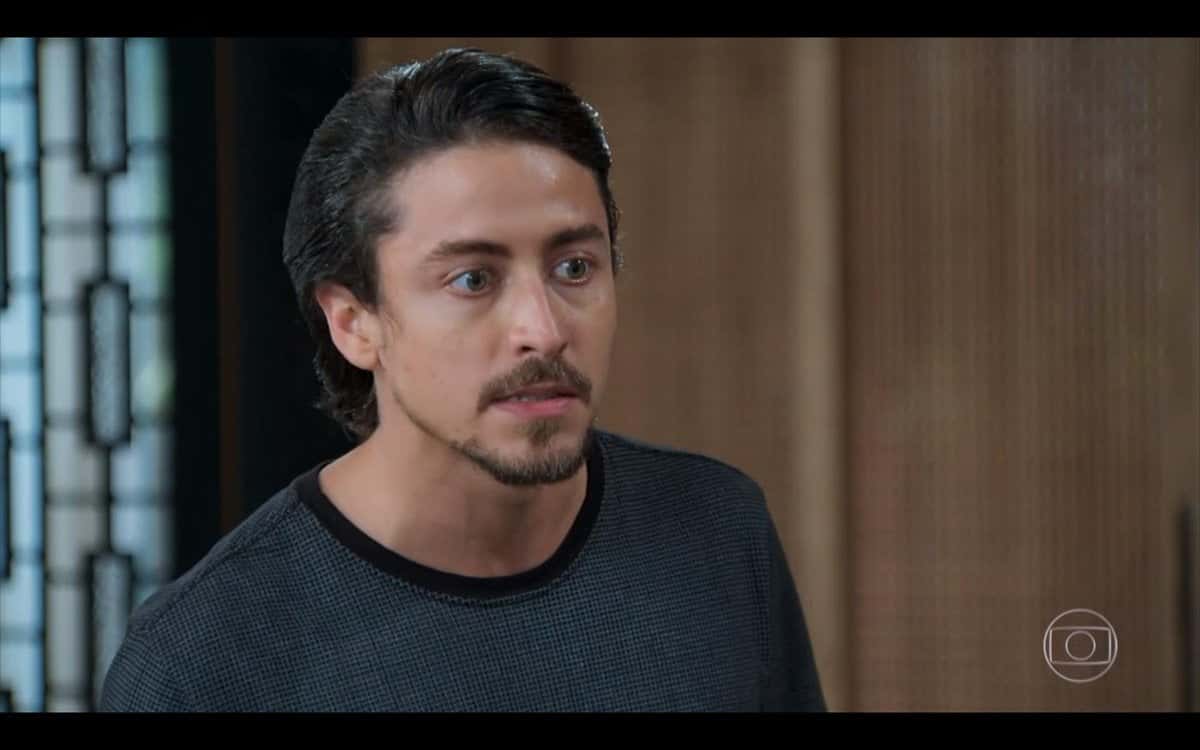 Jerônimo (Jesuíta Barbosa) se sairá bem de mais uma em Verão 90, novela das sete da Globo. (Foto: Reprodução)