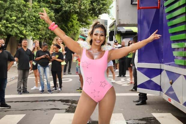 Valesca Popozuda no Bloco da Favorita (Foto: Reprodução/Manuela Scarpa)