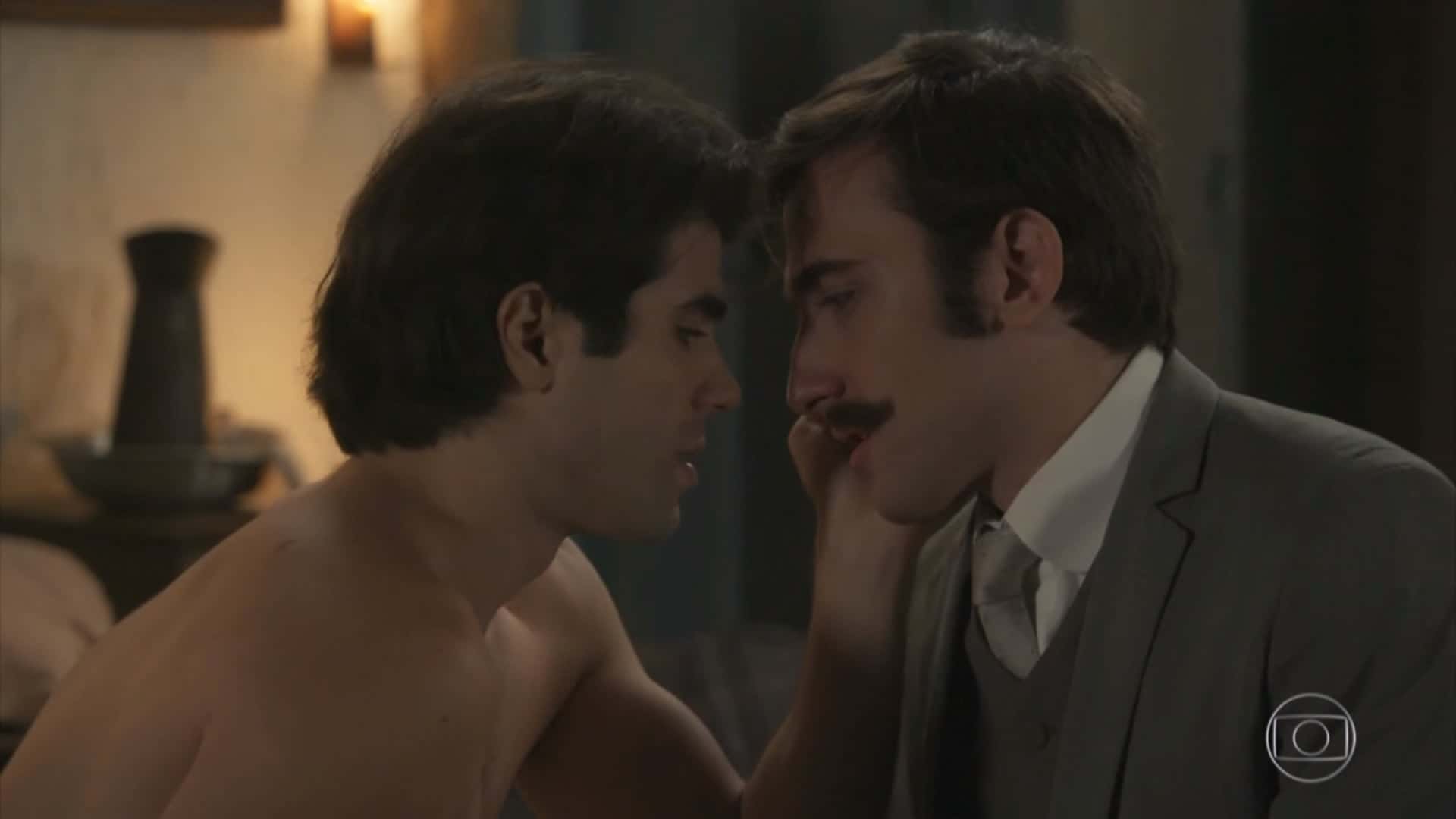 Otávio (Pedro Henrique Müller) e Luccino (Juliano Laham) na novela Orgulho e Paixão (Foto: Reprodução/Globo)
