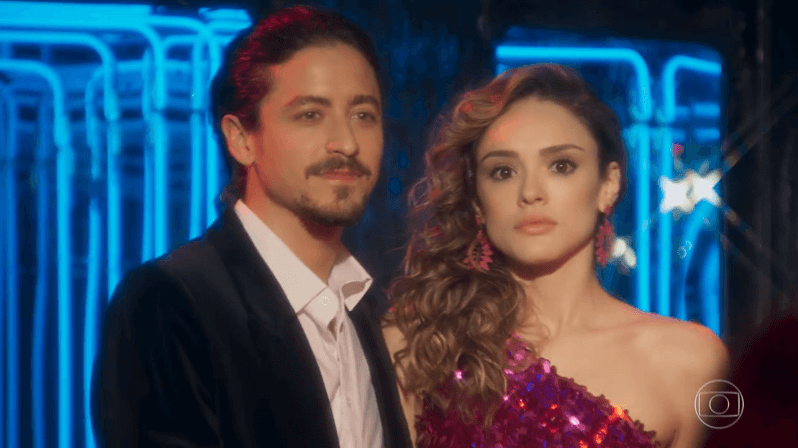 Isabelle Drummond (Manu) e Jesuíta Barbosa (Jerônimo) em Verão 90 (Foto: Reprodução/Globo)