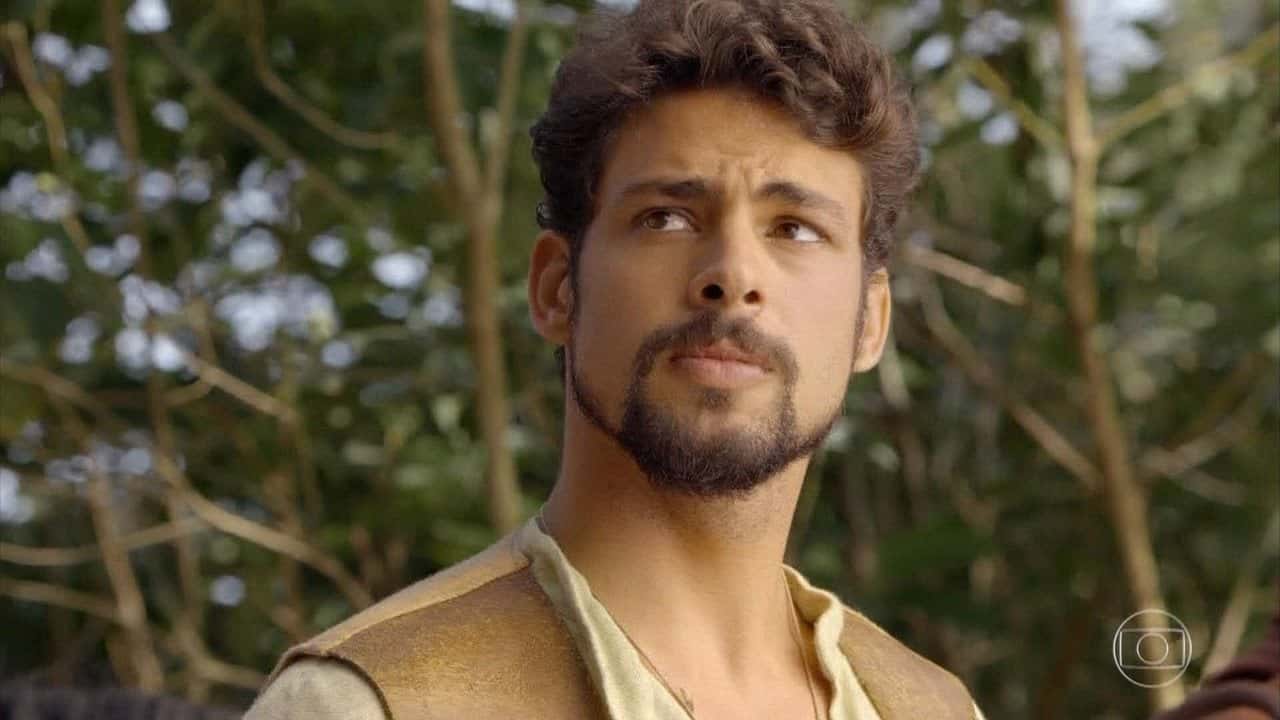 Jesuíno (Cauã Reymond) em cena de Cordel Encantado (Foto: Reprodução/Globo)