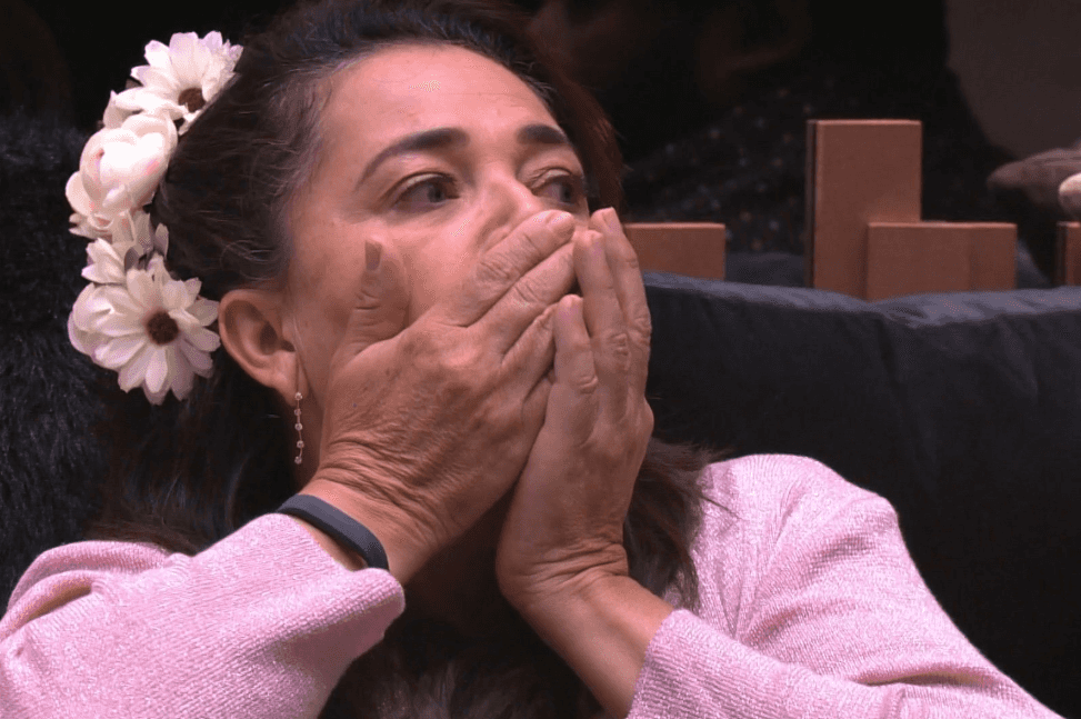 Carol Peixinho surpreende Tereza no BBB 19 (Foto: Reprodução)