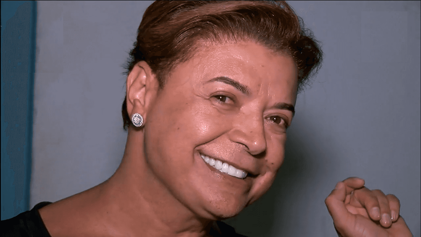 O promoter David Brazil causou polêmica ao reproduzir cena sexy ao lado de famoso cantor e levou web à loucura (Foto: Divulgação)