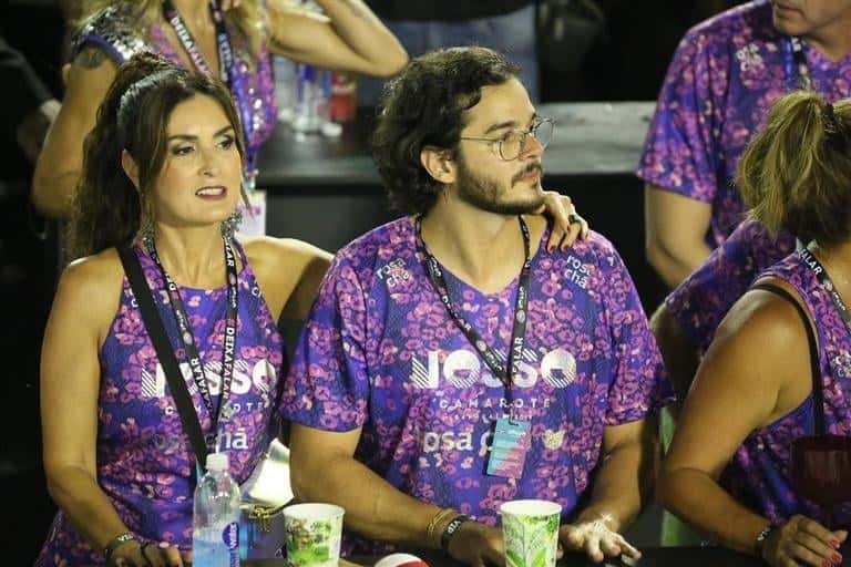 Fatima bernades e Tulio Gadelha Beijam muito e clima esquenta no Nosso camarote na Sapucai no Rio de Janeiro. (Foto: Wallace Barbosa / AgNews)