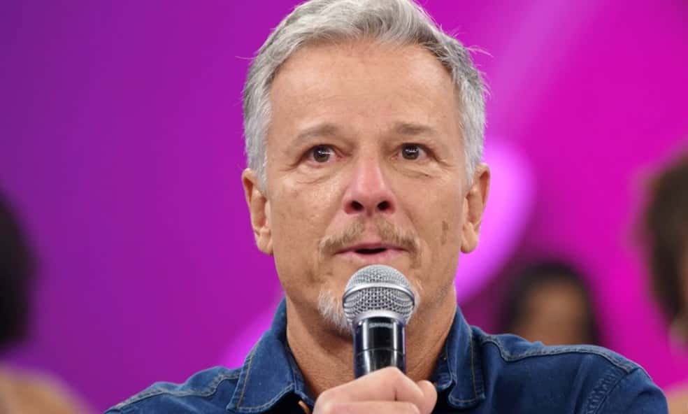 O ator Marcello Novaes se emocionou bastante em surpresa do Domingão do Faustão. (Foto: Reprodução)