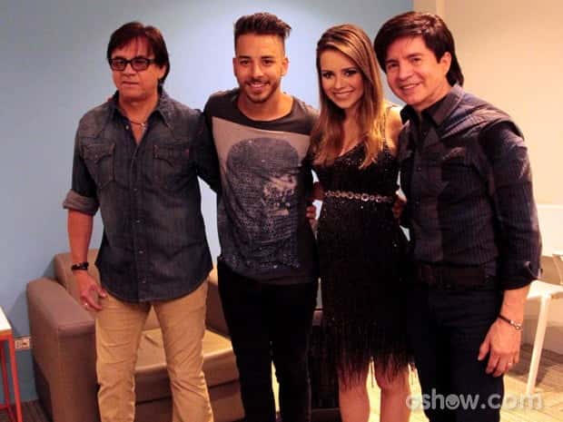 Sandy e Junior ao lado de Chitãozinho e Xororó (Foto: Reprodução)