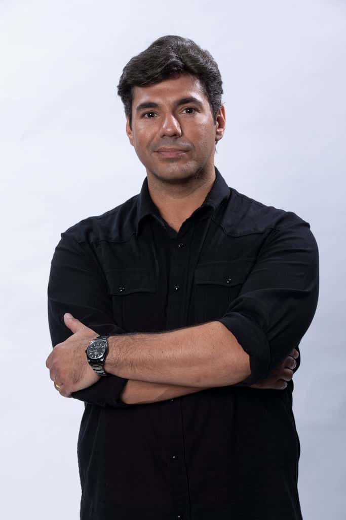 Felipe Bronze apresenta o reality show Top Chef, na Record. (Foto: Antonio Chahestian/Record TV)