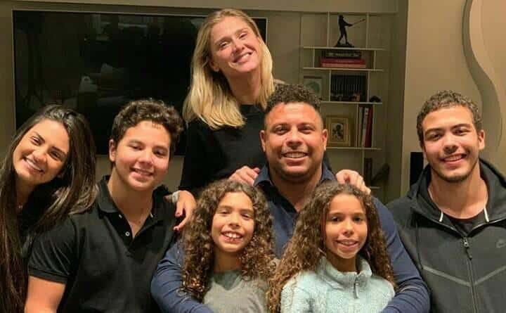 Ronaldo e filhos (Foto: Reprodução/Instagram)