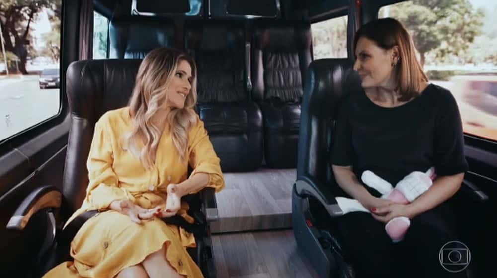 Ingrid Guimarães fala sobre objetos sexuais no 'Carona com Laura Muller' (Foto: Reprodução/TV Globo)