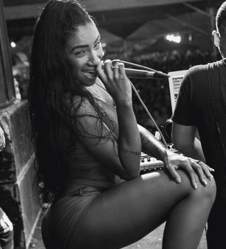 Negra Japa é dançarina de banda famosa e foi esfaqueada. (Foto: Reprodução)