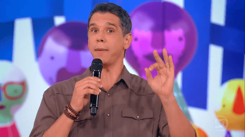O apresentador Márcio Garcia resolveu passear com o filho (Foto: Reprodução/Globo)