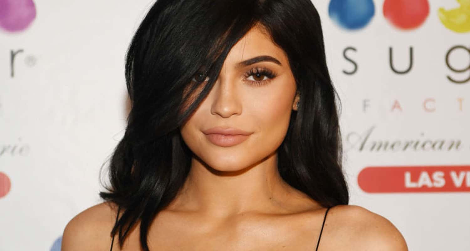 Kylie Jenner presenteou Travis Scott, o pai de sua filha