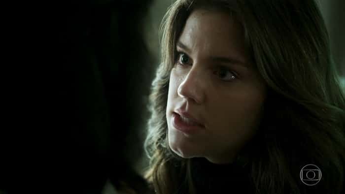 Dalila (Alice Wegmann) em cena de Órfãos da Terra (Foto: Reprodução/Globo)