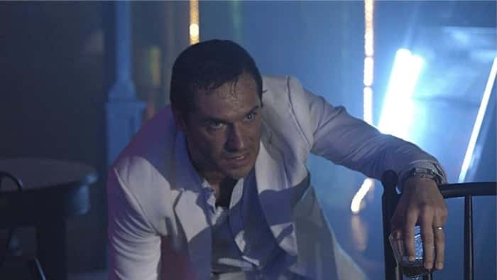 Aranha (Paulo Rocha) é assassinado em O Sétimo Guardião (Foto: Reprodução/Globo)