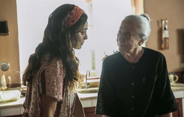Maria da Paz (Juliana Paes) e Dulce (Fernanda Montenegro) em cena de A Dona do Pedaço (Foto: Globo/Raquel Cunha)