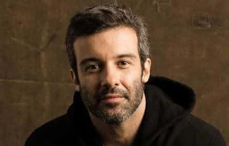 O ator Gustavo Vaz )